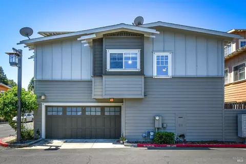 127 Valley Oak Dr, Napa, CA 94558