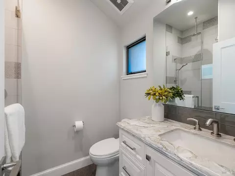 Bath - 9 Burrell Ct, Tiburon, CA 94920 photo 2 of 5