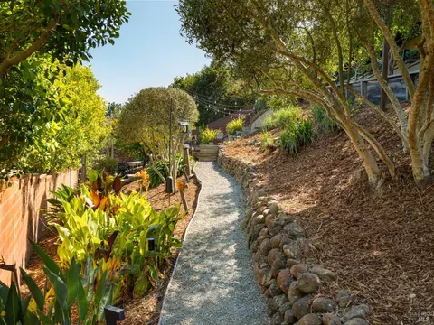 Exterior - 9 Burrell Ct, Tiburon, CA 94920 photo 10 of 11