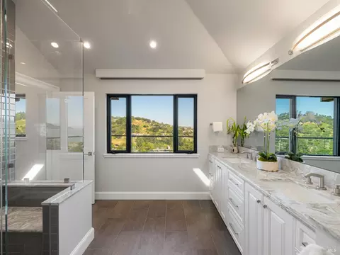 Bath - 9 Burrell Ct, Tiburon, CA 94920 photo 1 of 5