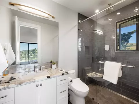 Bath - 9 Burrell Ct, Tiburon, CA 94920 photo 3 of 5