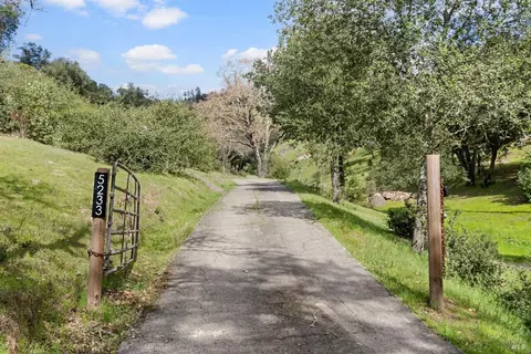 5233 Winter Creek Rd, Santa Rosa, CA 95404