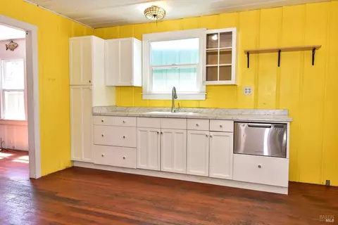 Kitchen - 53 Ocean View Ave, Dillon Beach, CA 94929 photo 3 of 4