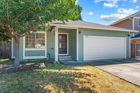 1037 Zephyr Cove Ct, Ukiah, CA 95482