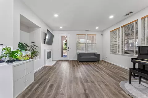 Living - 5014 Staghorn Dr, Vallejo, CA 94591 photo 1 of 1