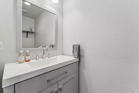 Bath - 5014 Staghorn Dr, Vallejo, CA 94591 photo 1 of 3