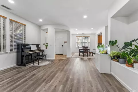 Entry Way - 5014 Staghorn Dr, Vallejo, CA 94591 photo 1 of 2