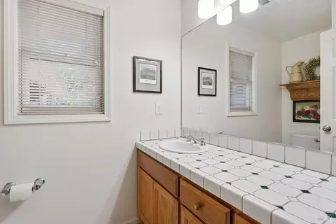 Bath - 21220 Locust St, Willits, CA 95490 photo 4 of 5