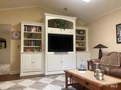 Living - 21220 Locust St, Willits, CA 95490 photo 2 of 3