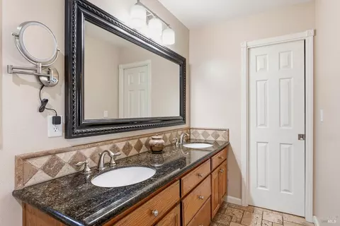Bath - 21220 Locust St, Willits, CA 95490 photo 3 of 5