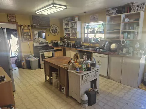 Kitchen - 29600 Timberline Rd, Willits, CA 95490 photo 1 of 2