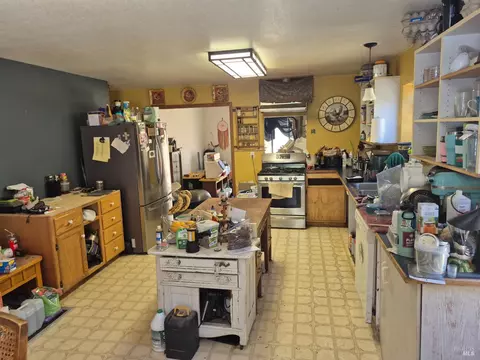 Kitchen - 29600 Timberline Rd, Willits, CA 95490 photo 2 of 2