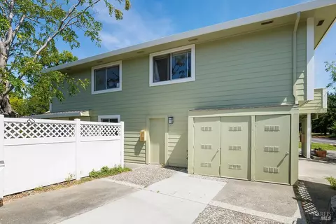 Exterior - 33 Inyo Cir, Novato, CA 94947 photo 2 of 9