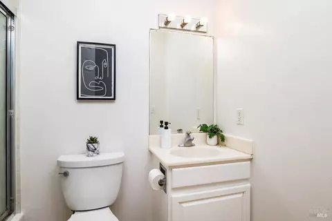 Bath - 33 Inyo Cir, Novato, CA 94947 photo 1 of 1
