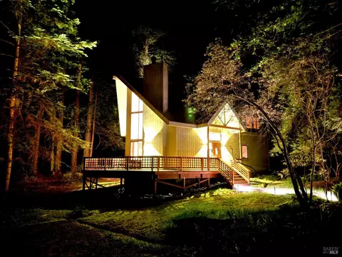 35120 Forest Ct, Gualala, CA 95445