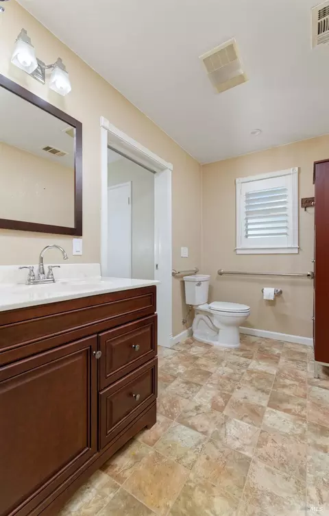 Bath - 109 Starr Ave, Vallejo, CA 94590 photo 3 of 3