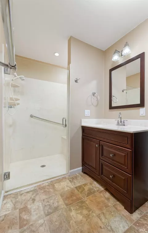 Bath - 109 Starr Ave, Vallejo, CA 94590 photo 2 of 3