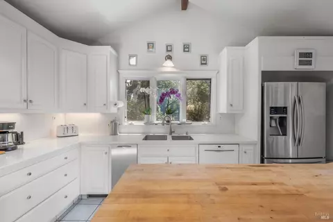 Kitchen - 3250 Trinity Rd, Glen Ellen, CA 95442 photo 5 of 6