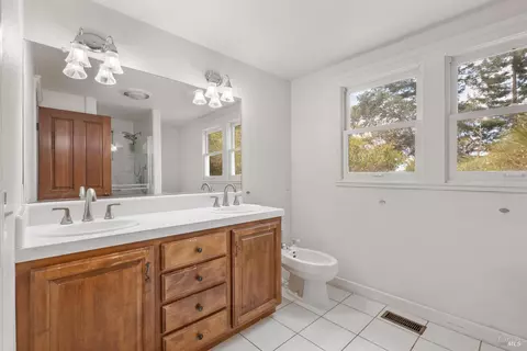 Bath - 3250 Trinity Rd, Glen Ellen, CA 95442 photo 2 of 3