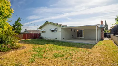 Exterior - 2260 Nottingham Dr, Fairfield, CA 94533 photo 8 of 11