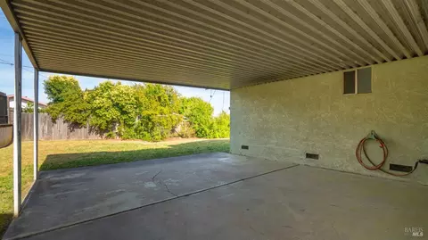 Exterior - 2260 Nottingham Dr, Fairfield, CA 94533 photo 4 of 11