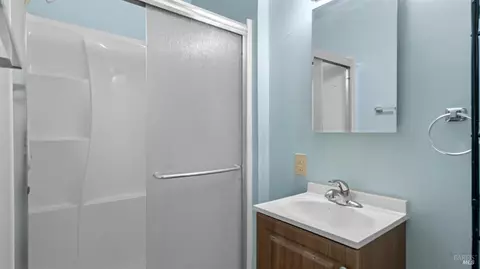 Bath - 2260 Nottingham Dr, Fairfield, CA 94533 photo 2 of 2
