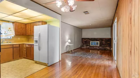 Living - 2260 Nottingham Dr, Fairfield, CA 94533 photo 4 of 5