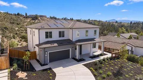 3746 Crown Hill Dr, Santa Rosa, CA 95404