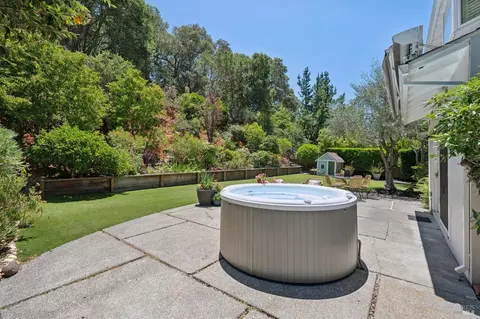 28 Castlewood Dr, San Rafael, CA 94901