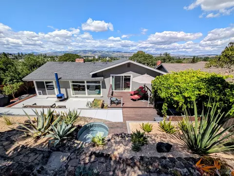 211 Hill Blvd, Petaluma, CA 94952