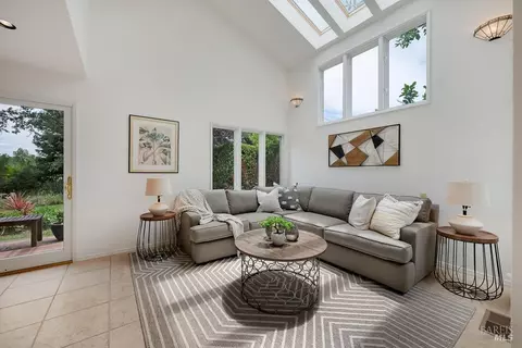 Living - 4542 Thomas Rd, Sebastopol, CA 95472 photo 2 of 5