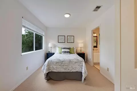 Bedroom - 4542 Thomas Rd, Sebastopol, CA 95472 photo 1 of 6
