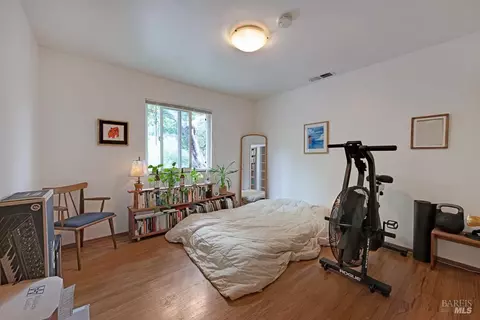 Bedroom - 4542 Thomas Rd, Sebastopol, CA 95472 photo 5 of 6