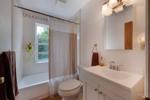 Bath - 4542 Thomas Rd, Sebastopol, CA 95472 photo 4 of 4
