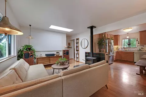 Living - 4542 Thomas Rd, Sebastopol, CA 95472 photo 5 of 5