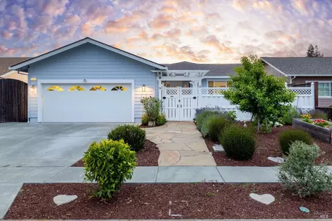 3723 Crestview Dr, Santa Rosa, CA 95403