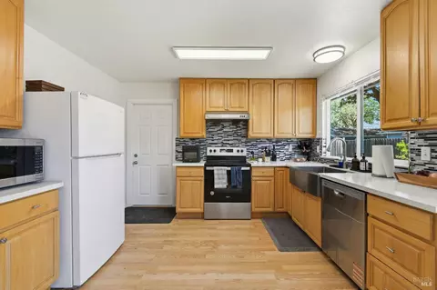 Kitchen - 9549 Orion Dr, Windsor, CA 95492 photo 4 of 5