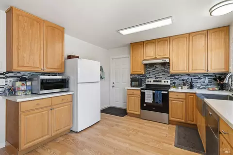 Kitchen - 9549 Orion Dr, Windsor, CA 95492 photo 3 of 5