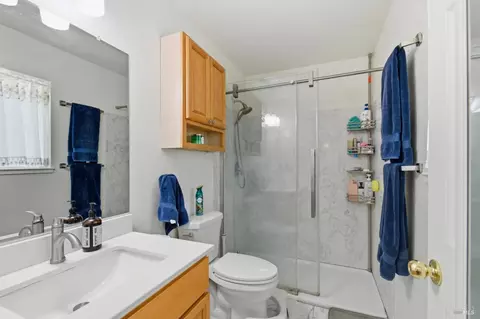 Bath - 9549 Orion Dr, Windsor, CA 95492 photo 2 of 2