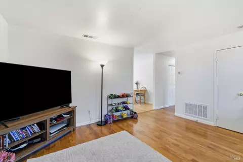 Living - 9549 Orion Dr, Windsor, CA 95492 photo 2 of 2