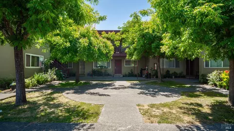 980 Sunset Ave, Santa Rosa, CA 95407