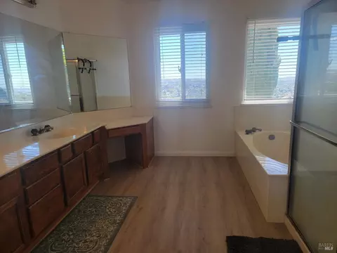 Bath - 825 Britannia Dr, Vallejo, CA 94591 photo 1 of 1