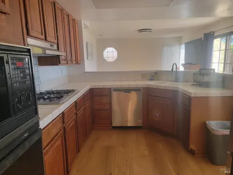 Kitchen - 825 Britannia Dr, Vallejo, CA 94591 photo 3 of 3