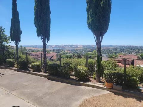 825 Britannia Dr, Vallejo, CA 94591 photo 2