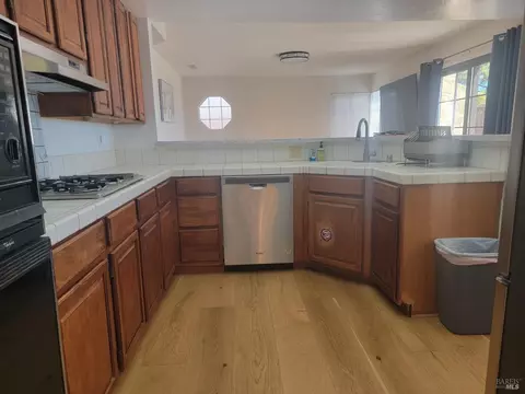 Kitchen - 825 Britannia Dr, Vallejo, CA 94591 photo 1 of 3