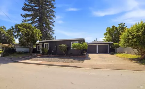 1924 Diamond Ct, Santa Rosa, CA 95404