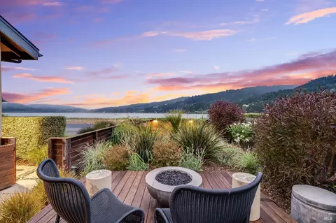 131 Dipsea Rd, Stinson Beach, CA 94970