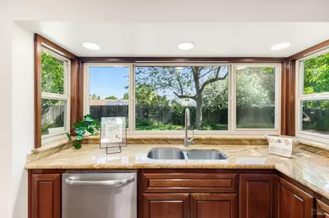 1360 Hemingway Ct, Dixon, CA 95620 photo 17
