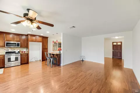 1360 Hemingway Ct, Dixon, CA 95620 photo 16