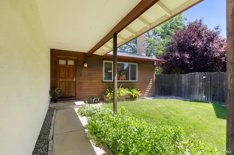 1360 Hemingway Ct, Dixon, CA 95620 photo 3